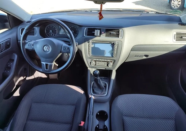 Volkswagen Jetta cena 27900 przebieg: 110800, rok produkcji 2011 z Sanok małe 121